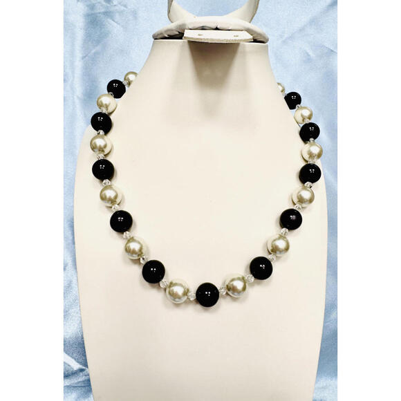 Unsigned Alternating Black Onyx Round Stone Bead and White Faux Pearl Necklace - Picture 1 of 5
